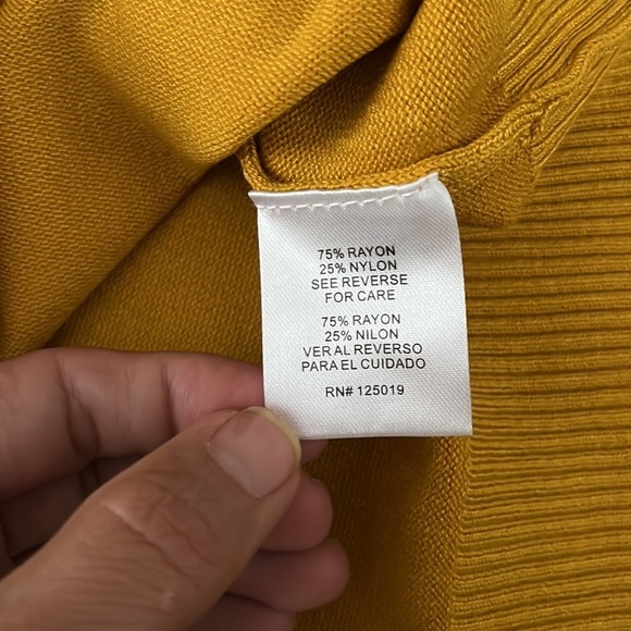 joseph A women’s Button up cardigan sweater Size S saffron NWT - Picture 3 of 9